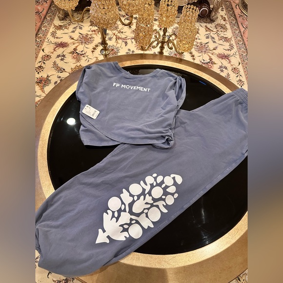 FP Movement Women's Hot Shot Logo Crossover 2-Piece Set✨ - Picture 2 of 12